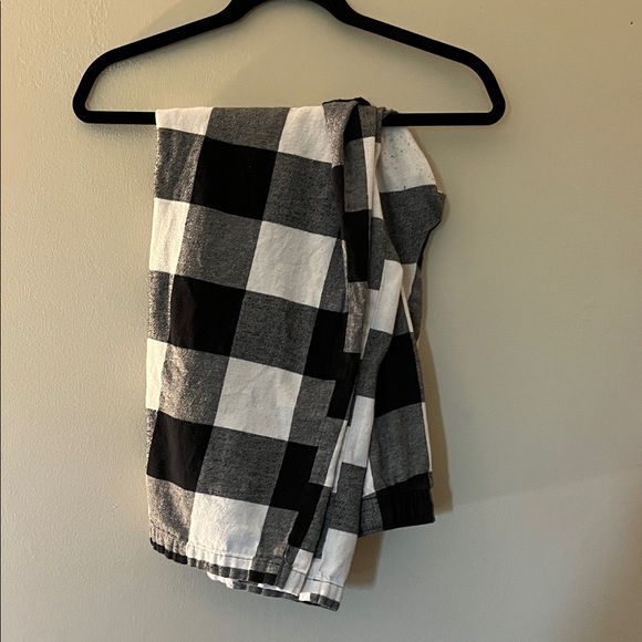 Old Navy Black and White Plaid Pajama Top and Pants Set - Picture 2 of 2